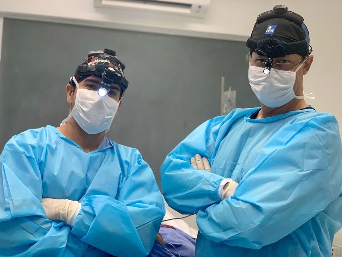 Hoje a rinoplastia foi a lado desse grande amigo